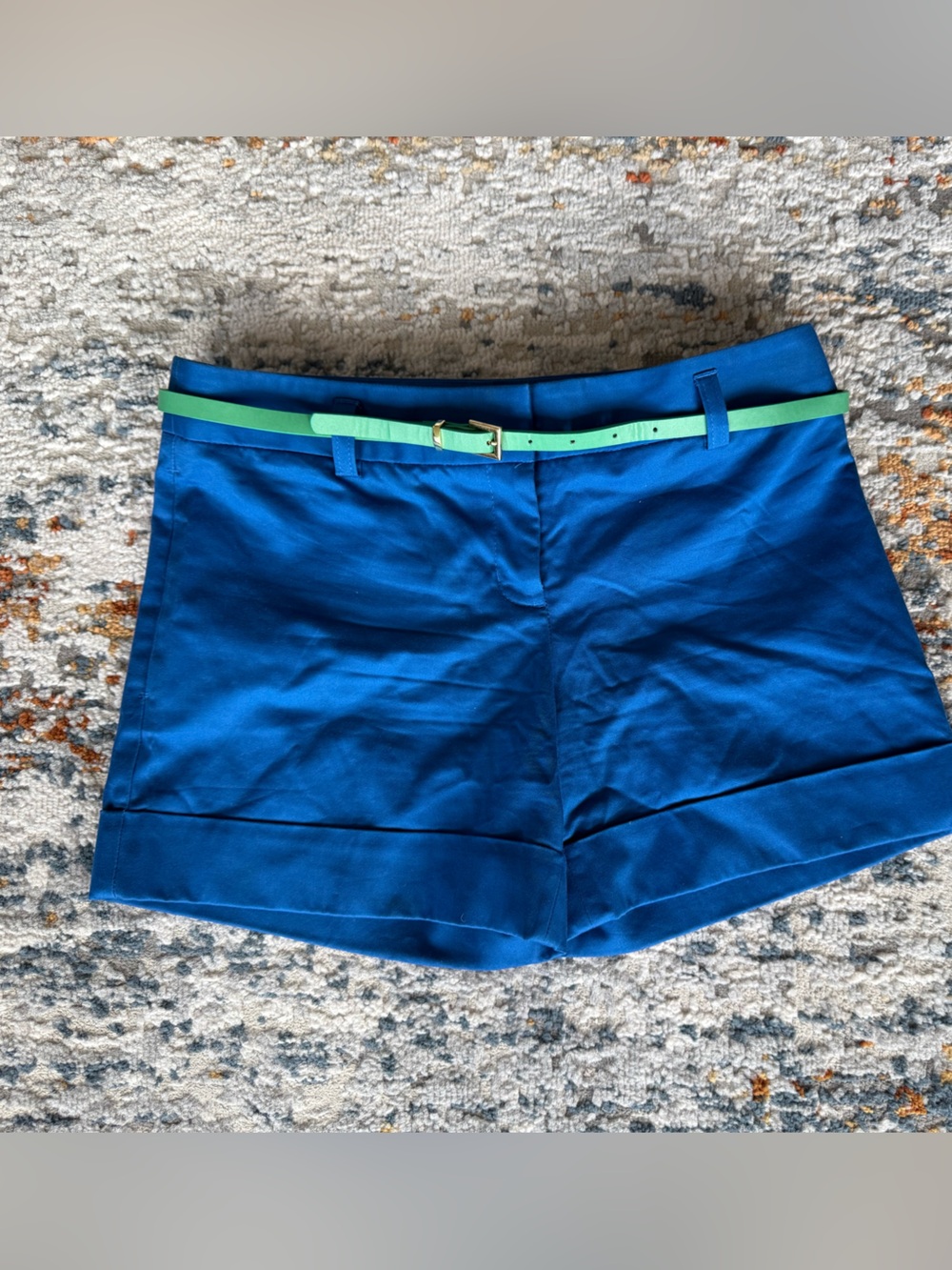 LIKE NEW Express 99% Cotton Shorts with Green Belt, Size 0